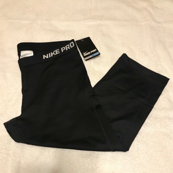 Nike Pants - 🆕 Nike Women’s XL Running Capris - NWT